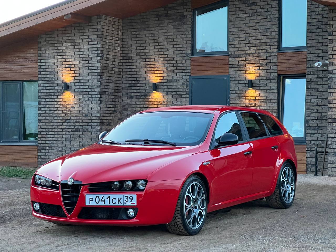 Оклейка Alfa Romeo в Sunmax 1 Ferrari Red Gloss Color PPF