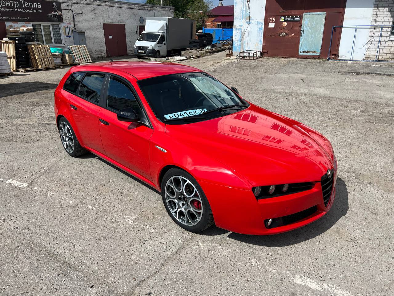 Оклейка Alfa Romeo в Sunmax 1 Ferrari Red Gloss Color PPF