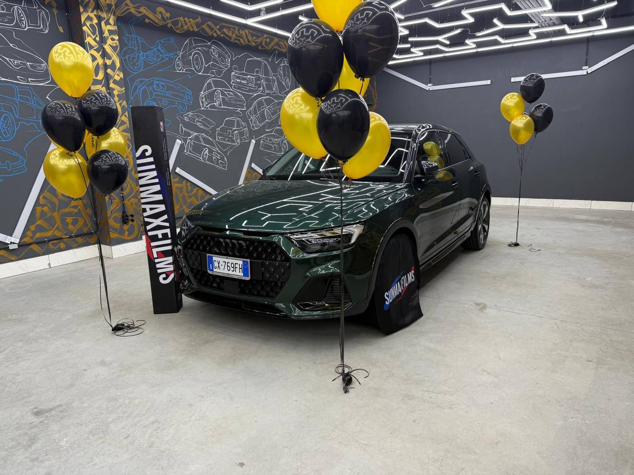 Защита лакокрасочного покрытия Audi за счет оклейки кузова полиуретаном Sunmax 55 Tesla Forest Green PPF