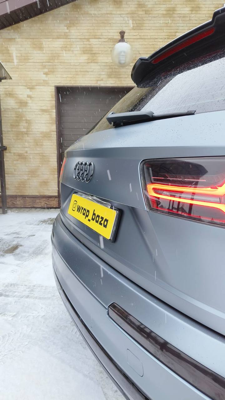 Оклейка кузова Audi в Sunmax цвета Gray Matt