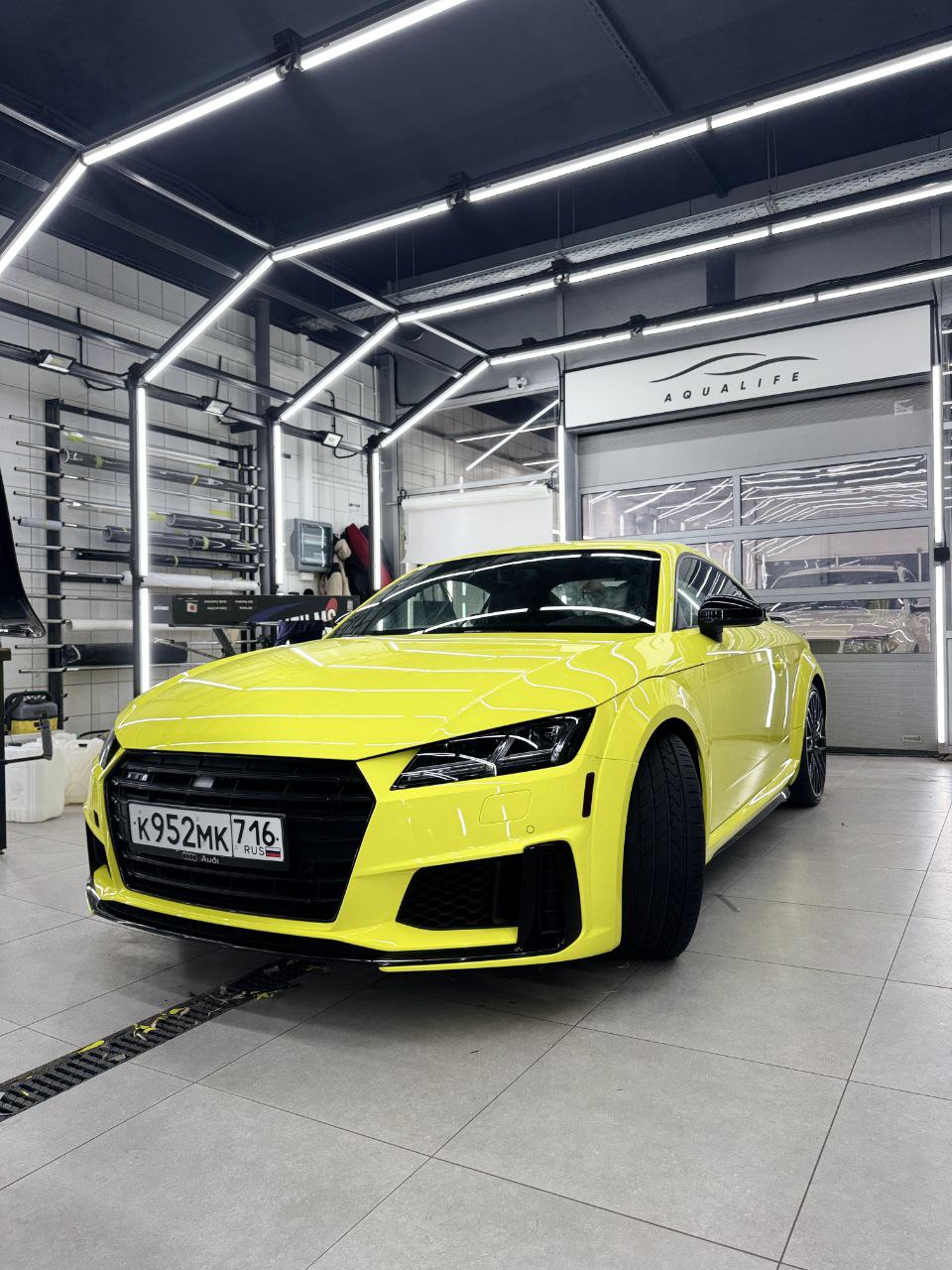 Оклейка Audi полиуретаном Sunmax 8 Crystal Lemon Gloss PPF