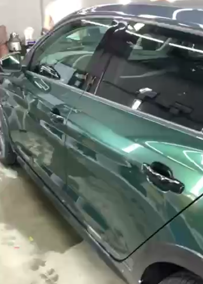Оклейка Audi цветным антигравийным полиуретаном Sunmax 55 Tesla Forest Green Color PPF